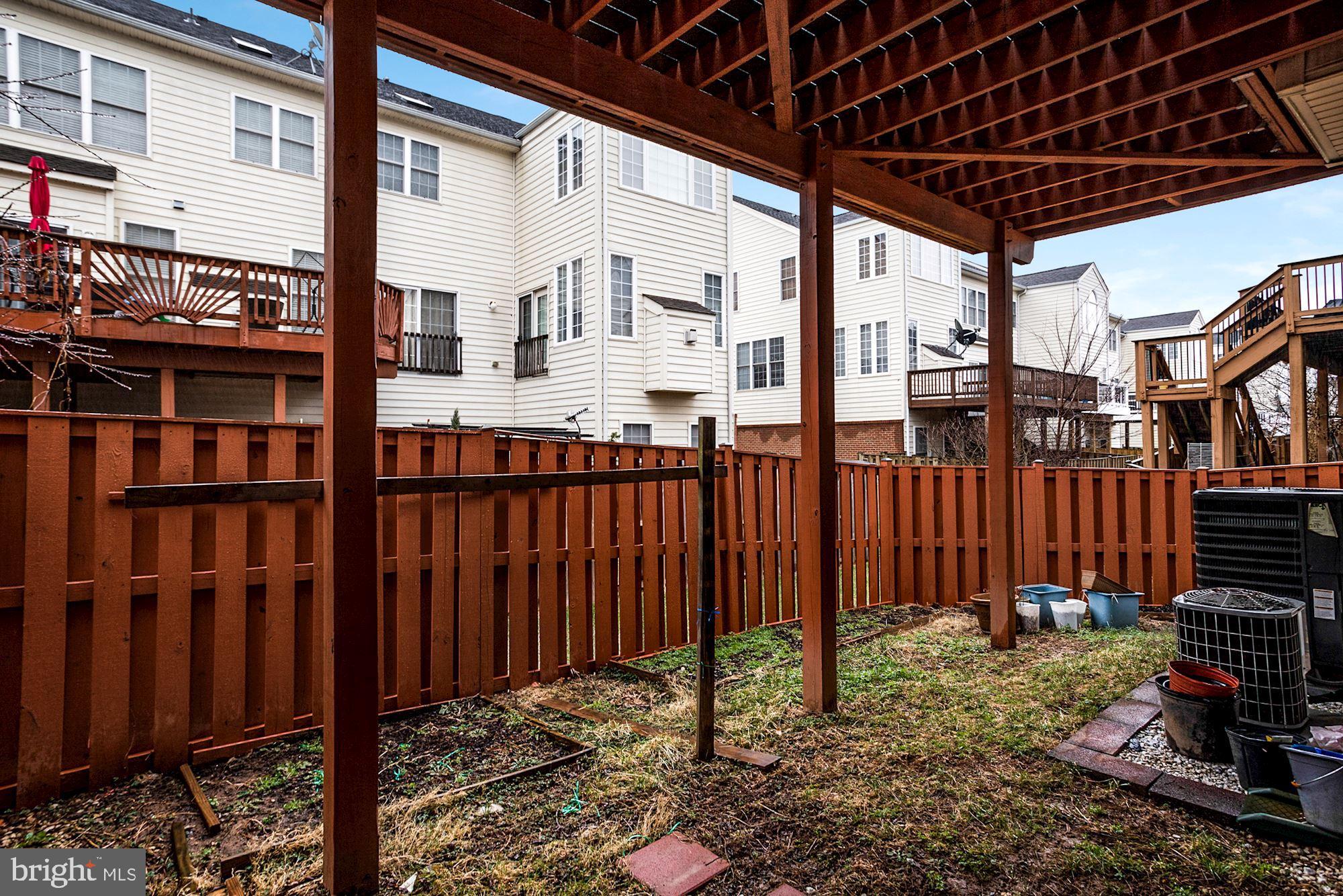 SOUTH RIDING - Residential