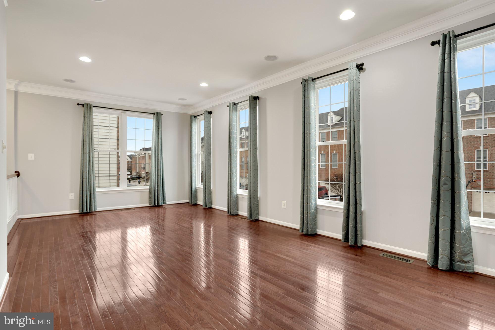 SOUTH RIDING - Residential