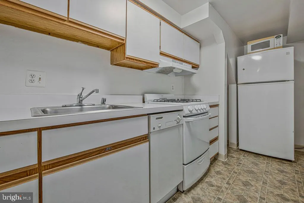 Additional image 73 of 2406 37th Street NW, Washington, DC 20007