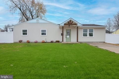 30 MISTLETOE LANE LEVITTOWN PA 19054