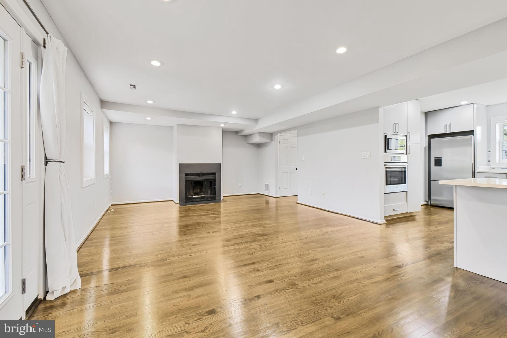 KENWOOD FOREST - Residential Lease