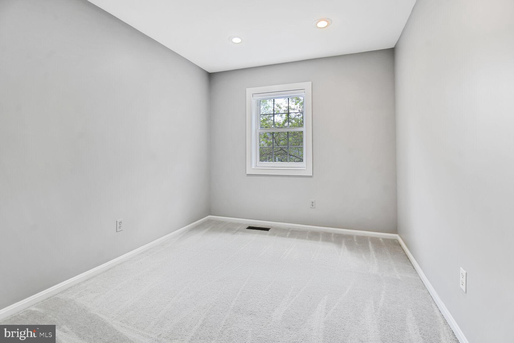 KENWOOD FOREST - Residential Lease