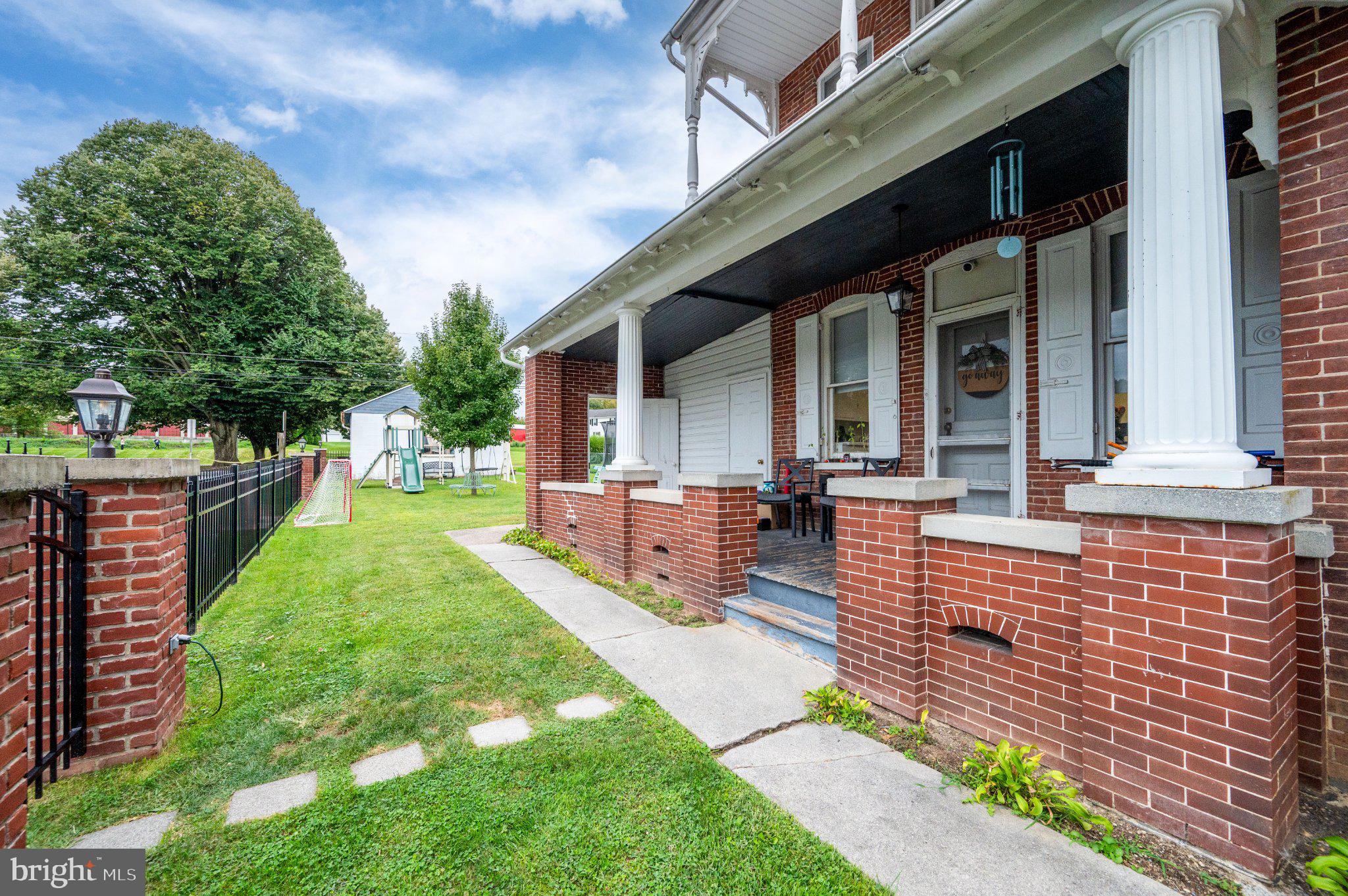 63 S WHITEOAK STREET