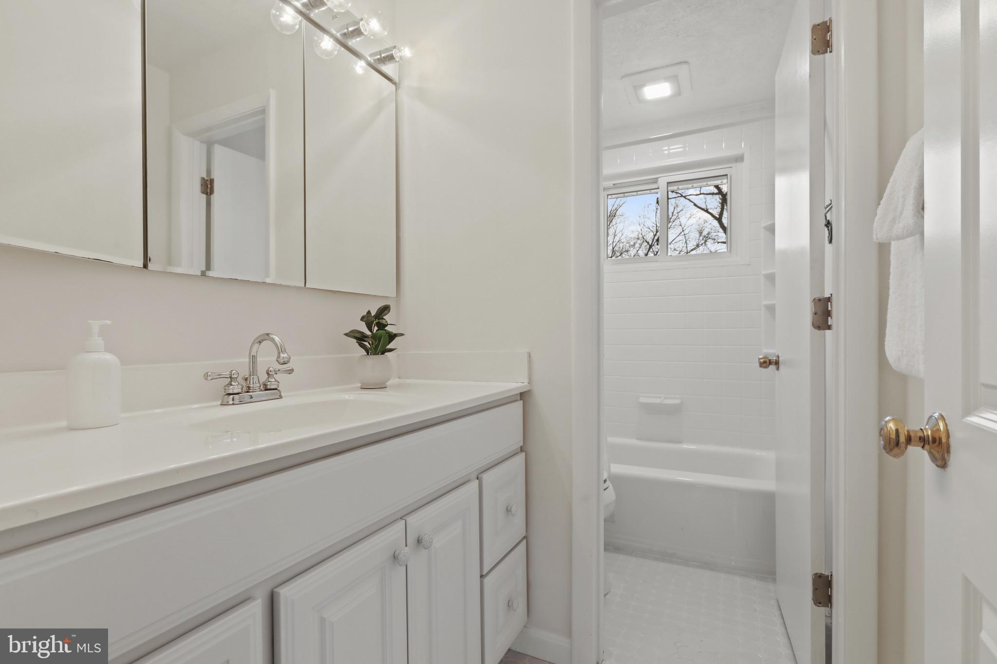 DULANEY MANOR - Residential