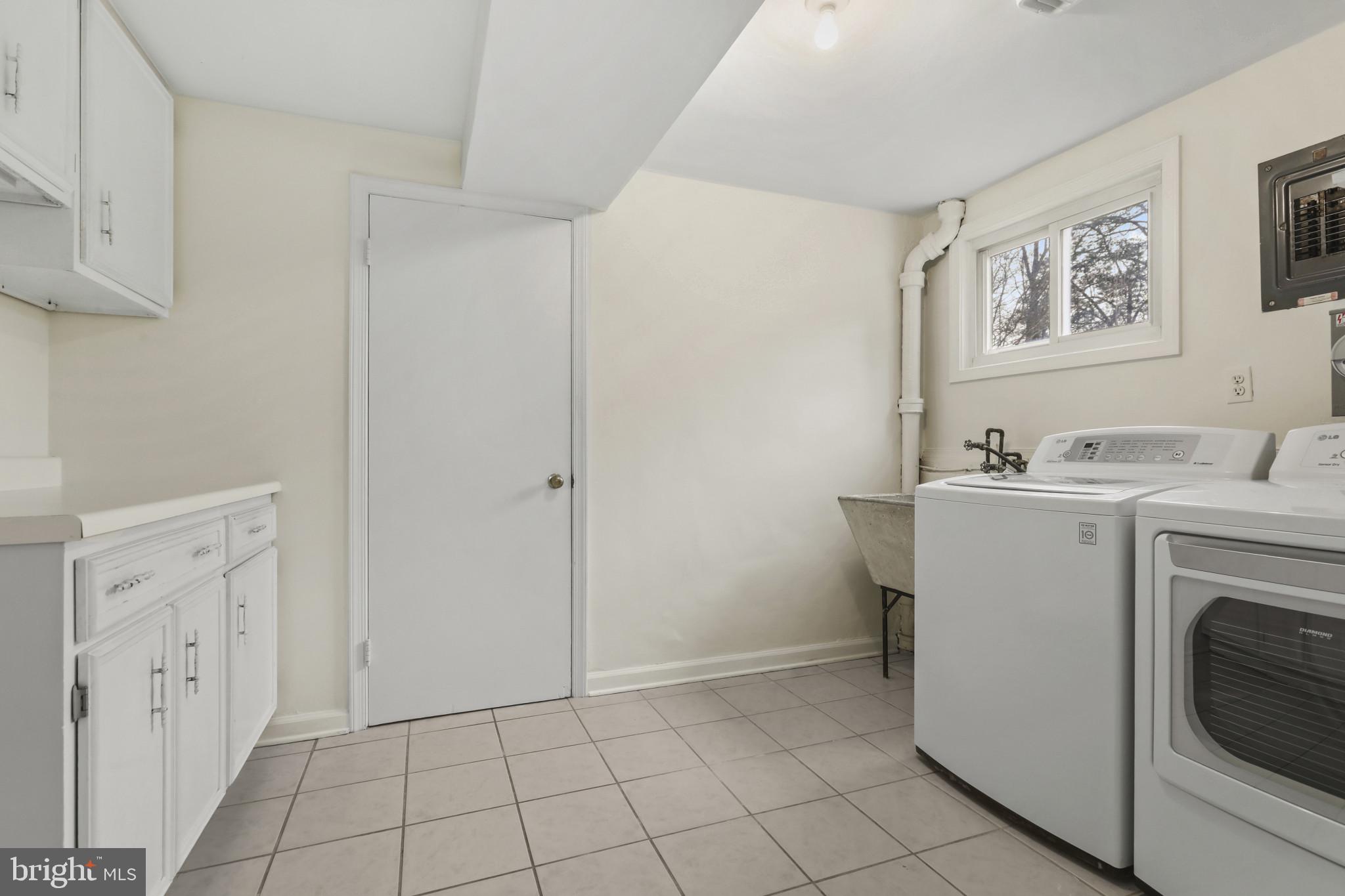 DULANEY MANOR - Residential