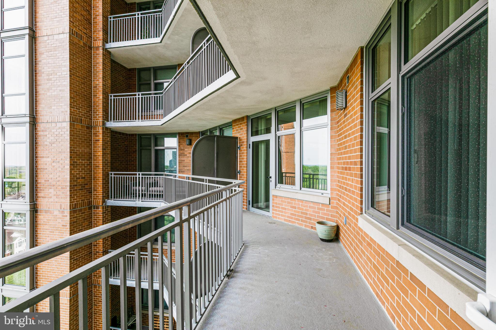 ONE PARK CREST CONDOMINIUM - Residential