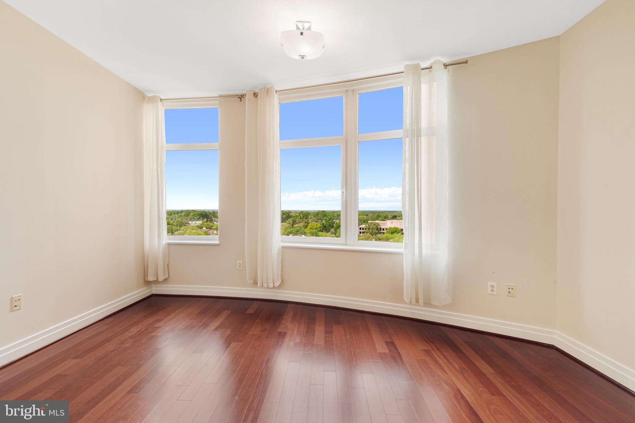 ONE PARK CREST CONDOMINIUM - Residential