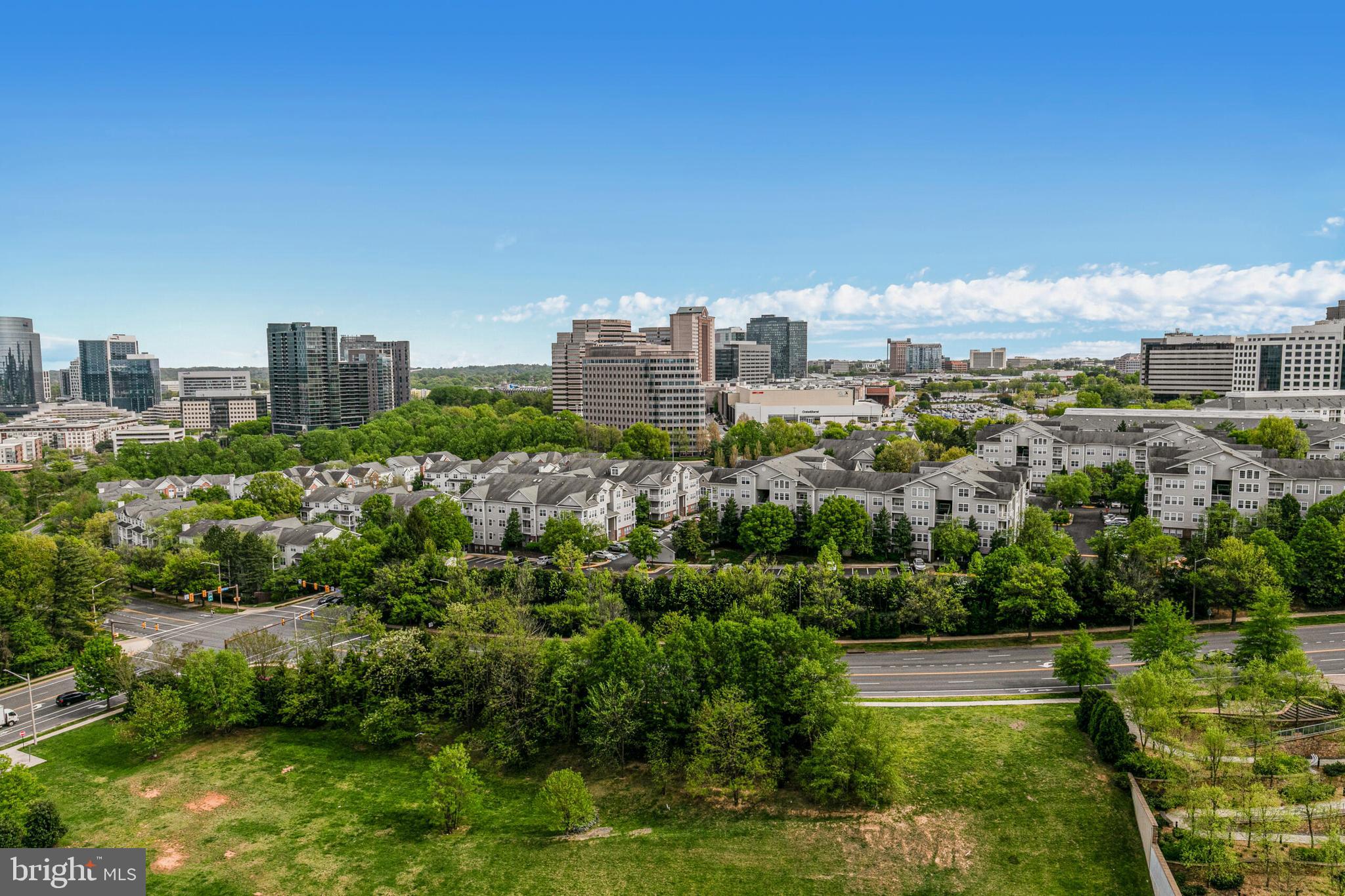 ONE PARK CREST CONDOMINIUM - Residential