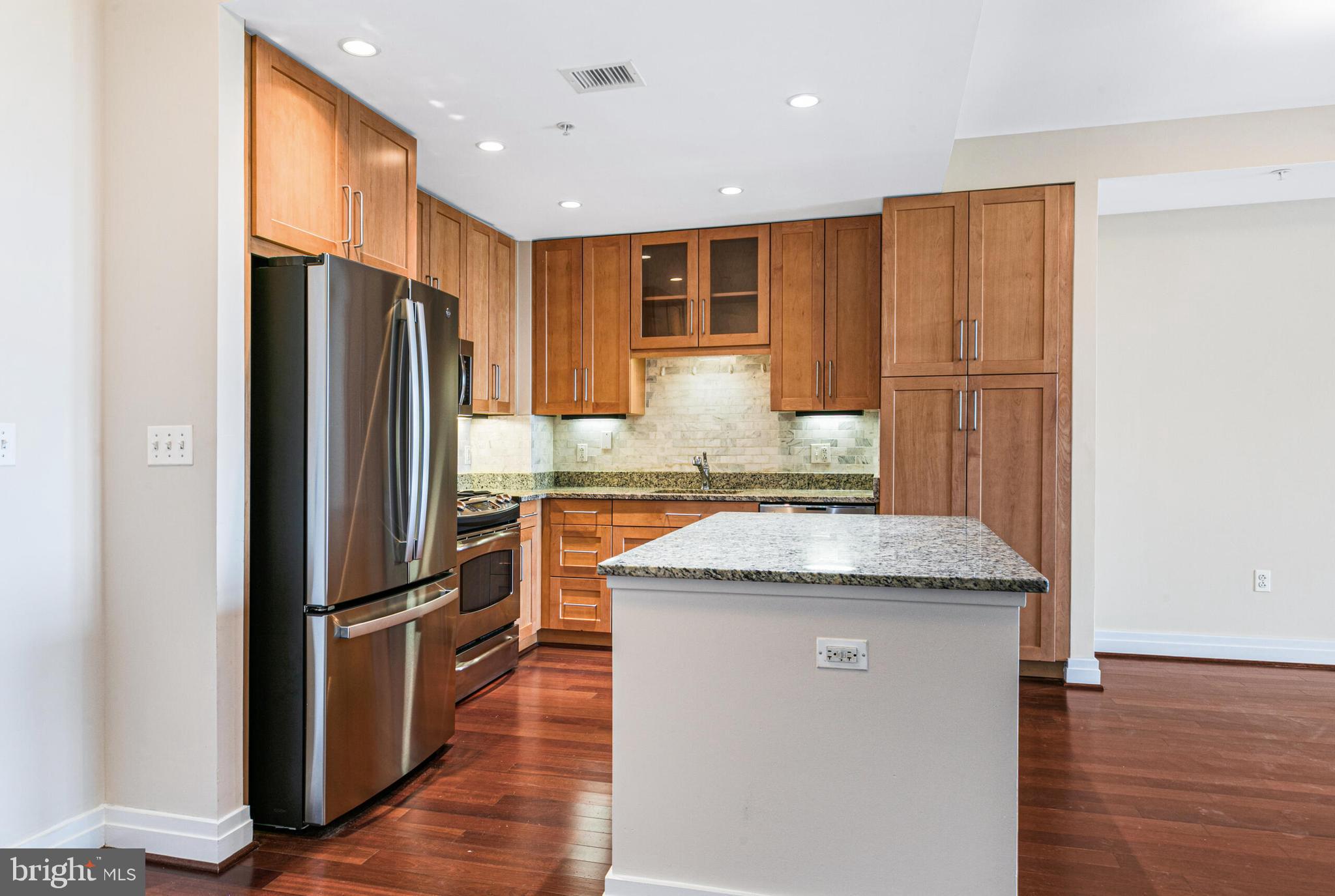 ONE PARK CREST CONDOMINIUM - Residential