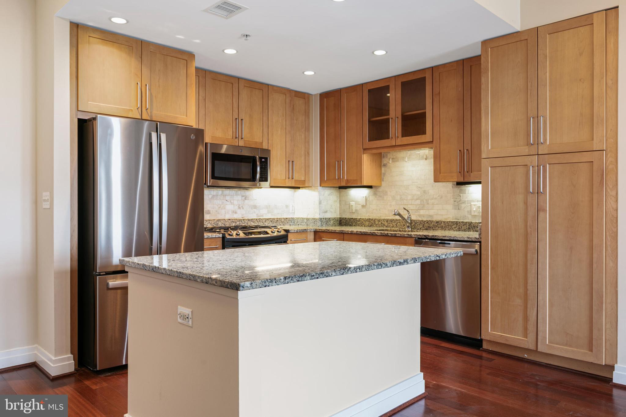 ONE PARK CREST CONDOMINIUM - Residential