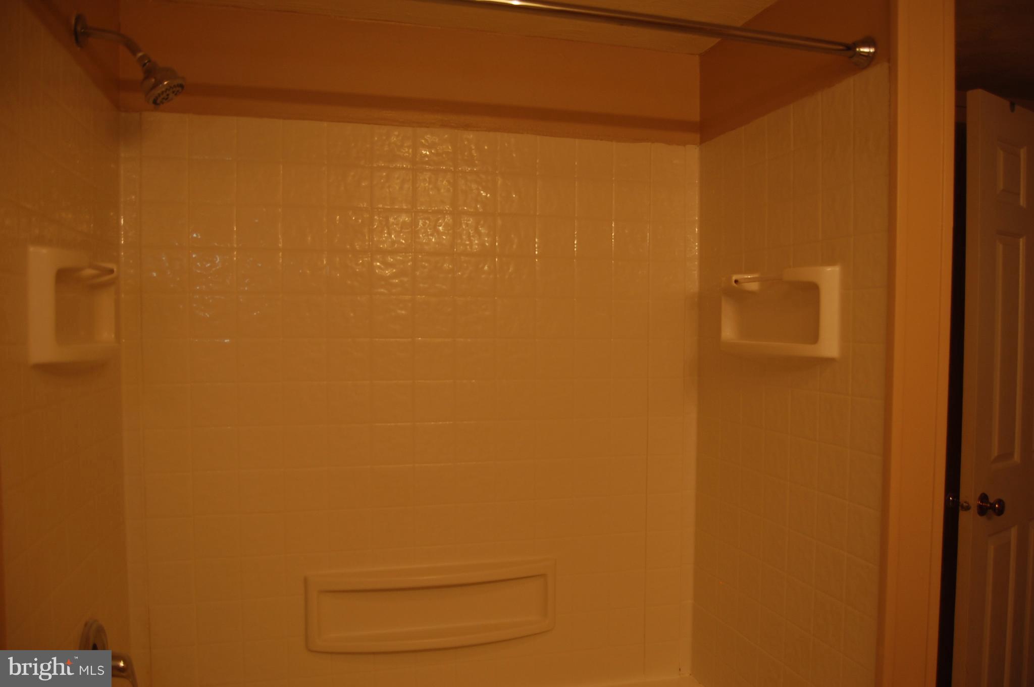 LAUREL MOUNTAIN - Residential Lease