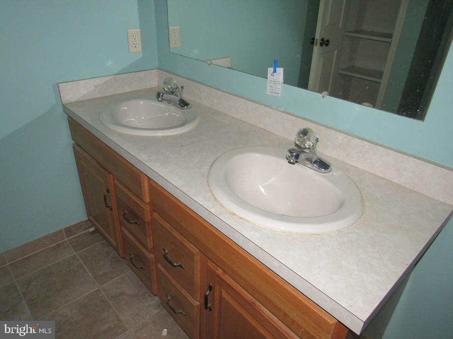 SUMMIT HILLS - Residential