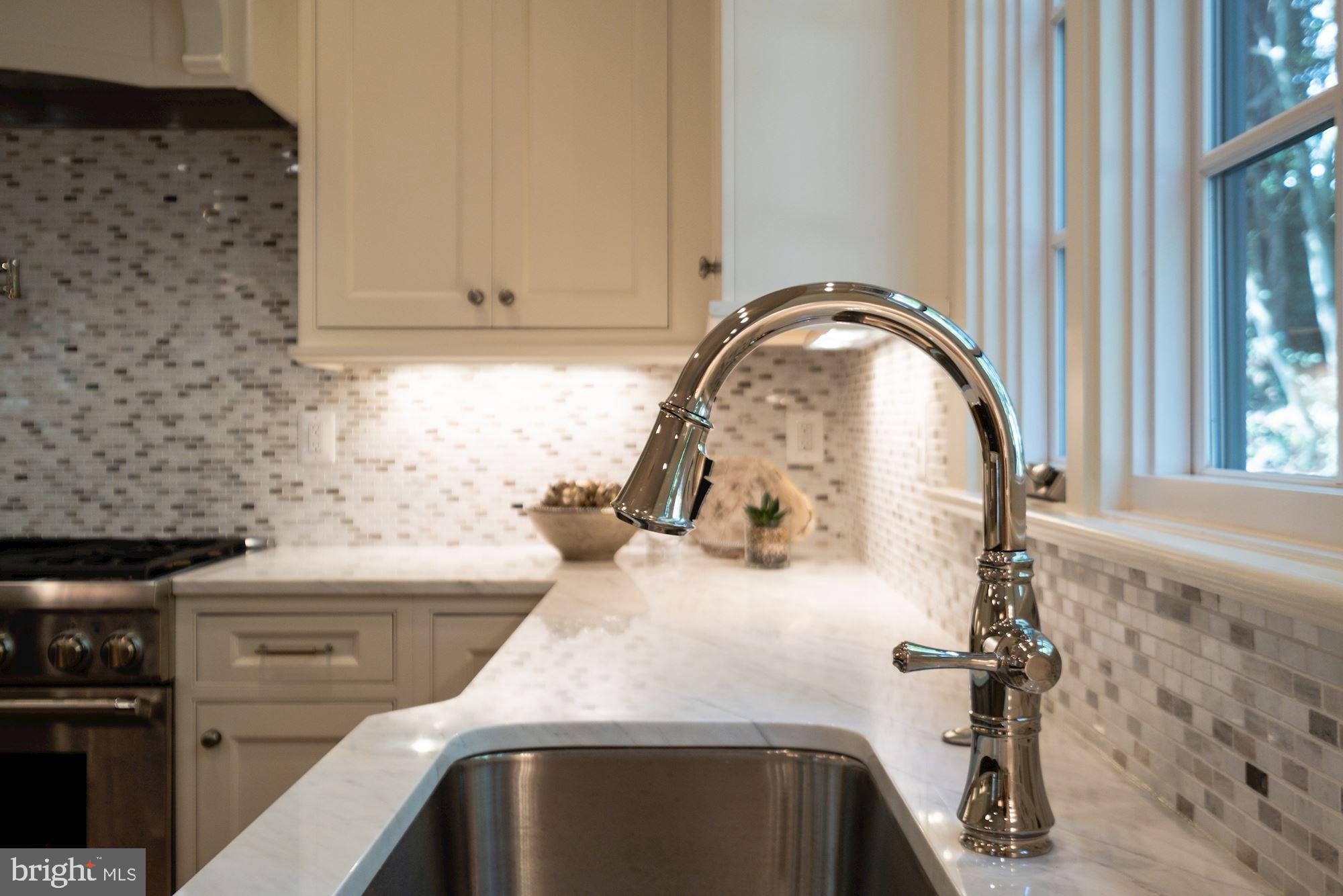 COUNTRY CLUB HILLS - Residential