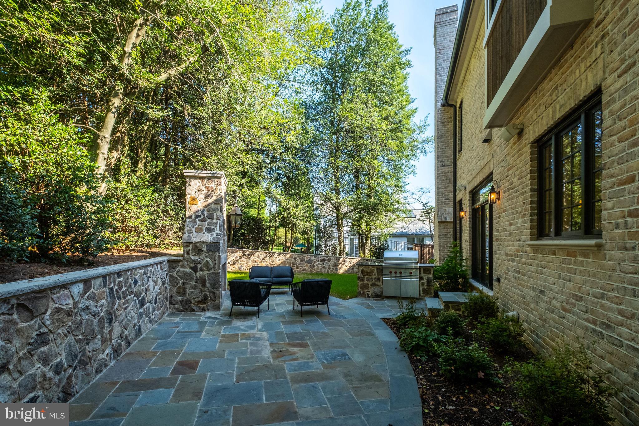 COUNTRY CLUB HILLS - Residential