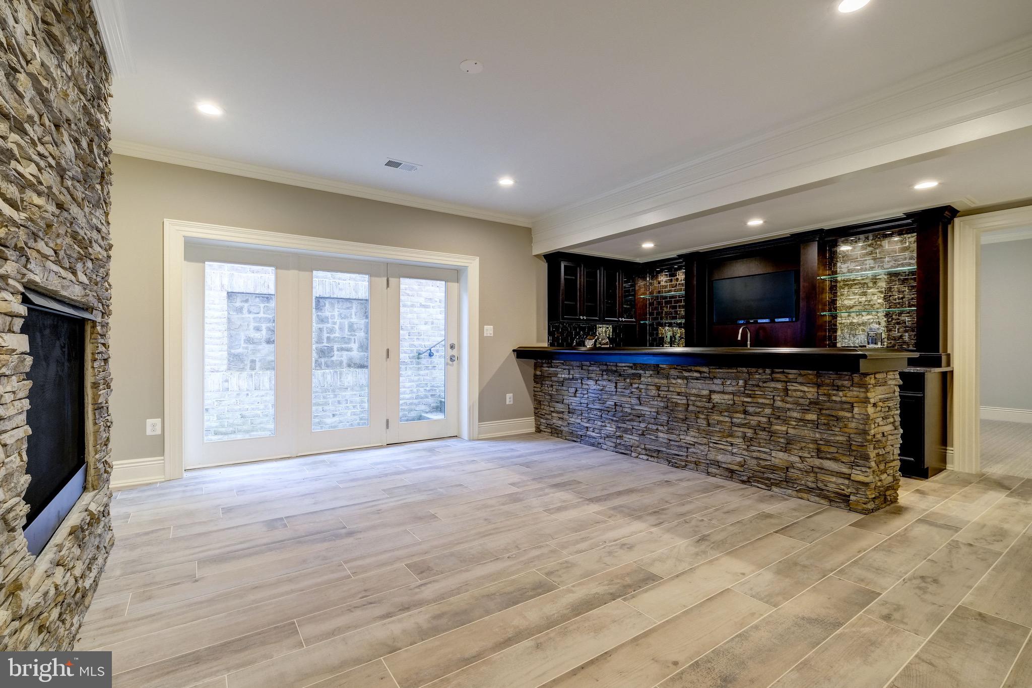 COUNTRY CLUB HILLS - Residential