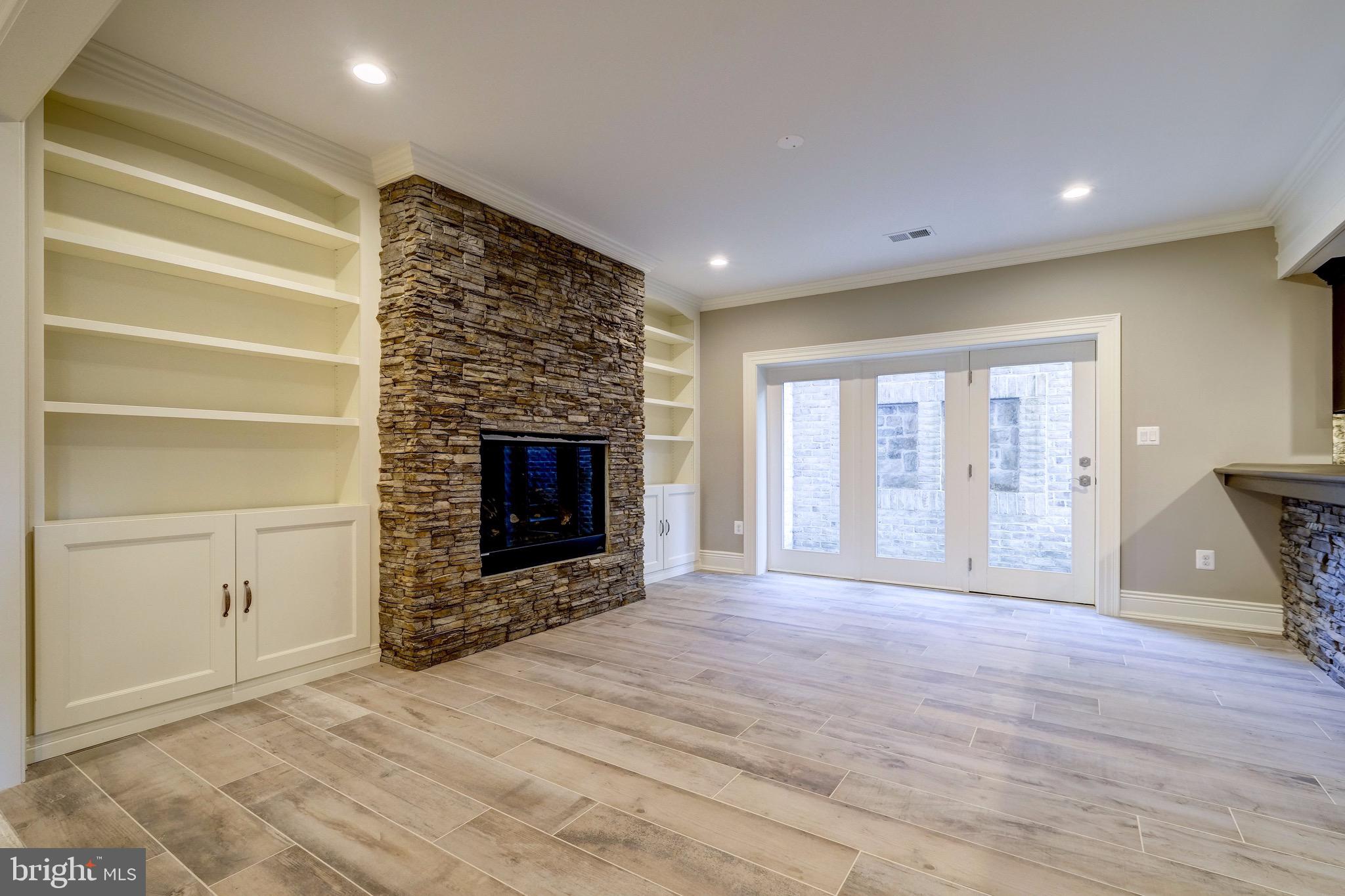 COUNTRY CLUB HILLS - Residential