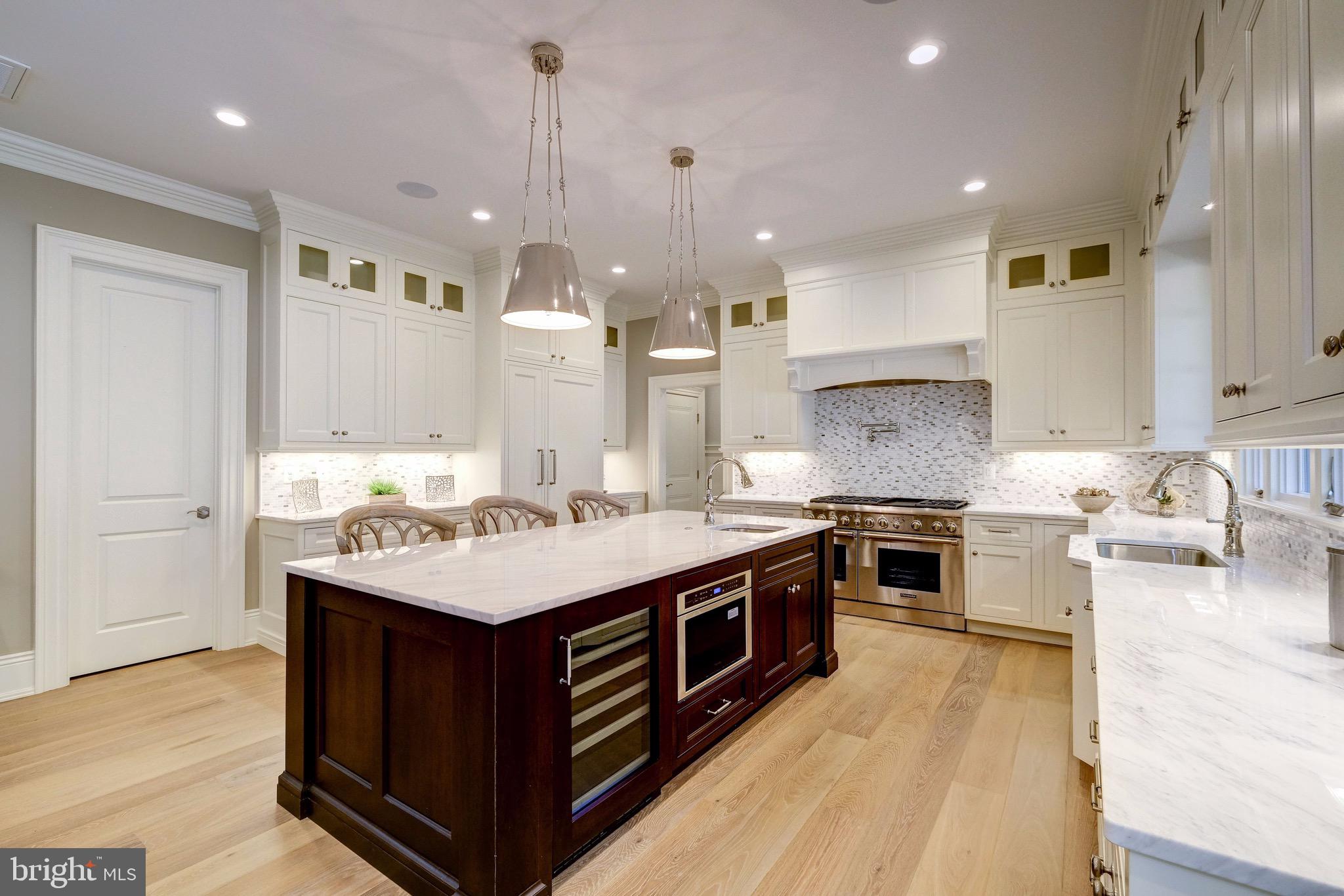 COUNTRY CLUB HILLS - Residential