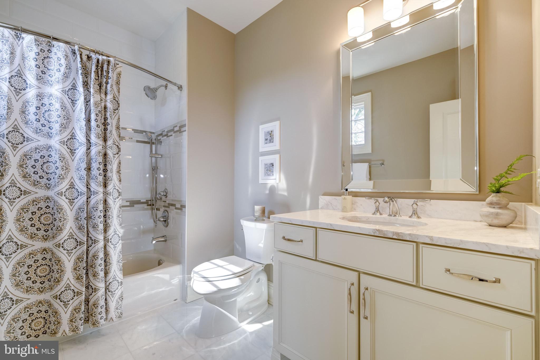 COUNTRY CLUB HILLS - Residential