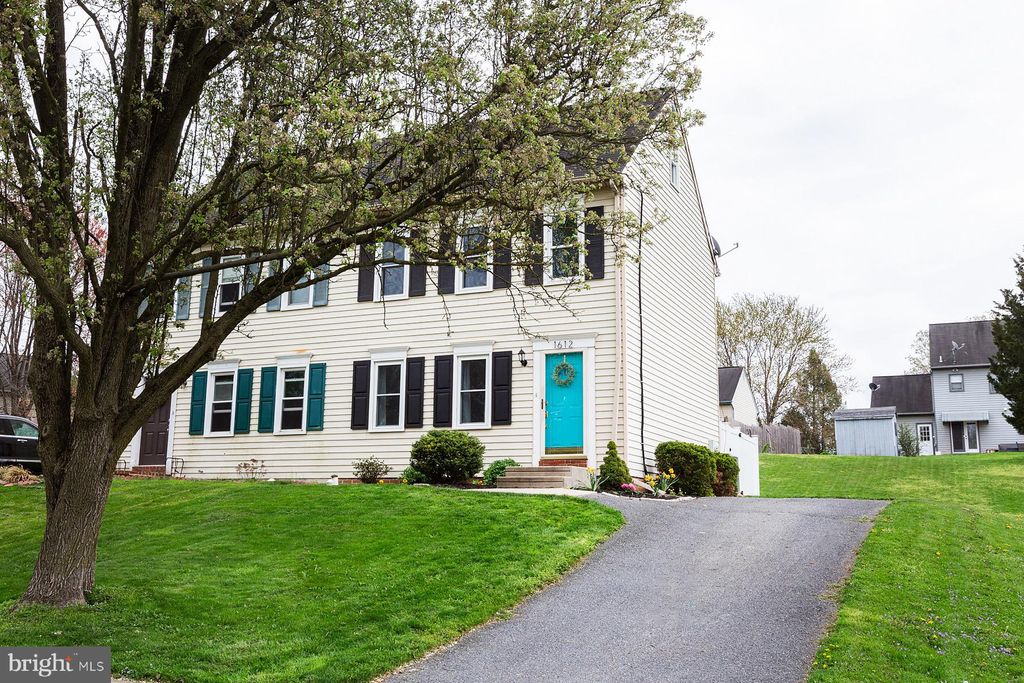 Photo of 1612 Chadwick Circle, Lancaster, PA 17603 (MLS # PALA2049442)