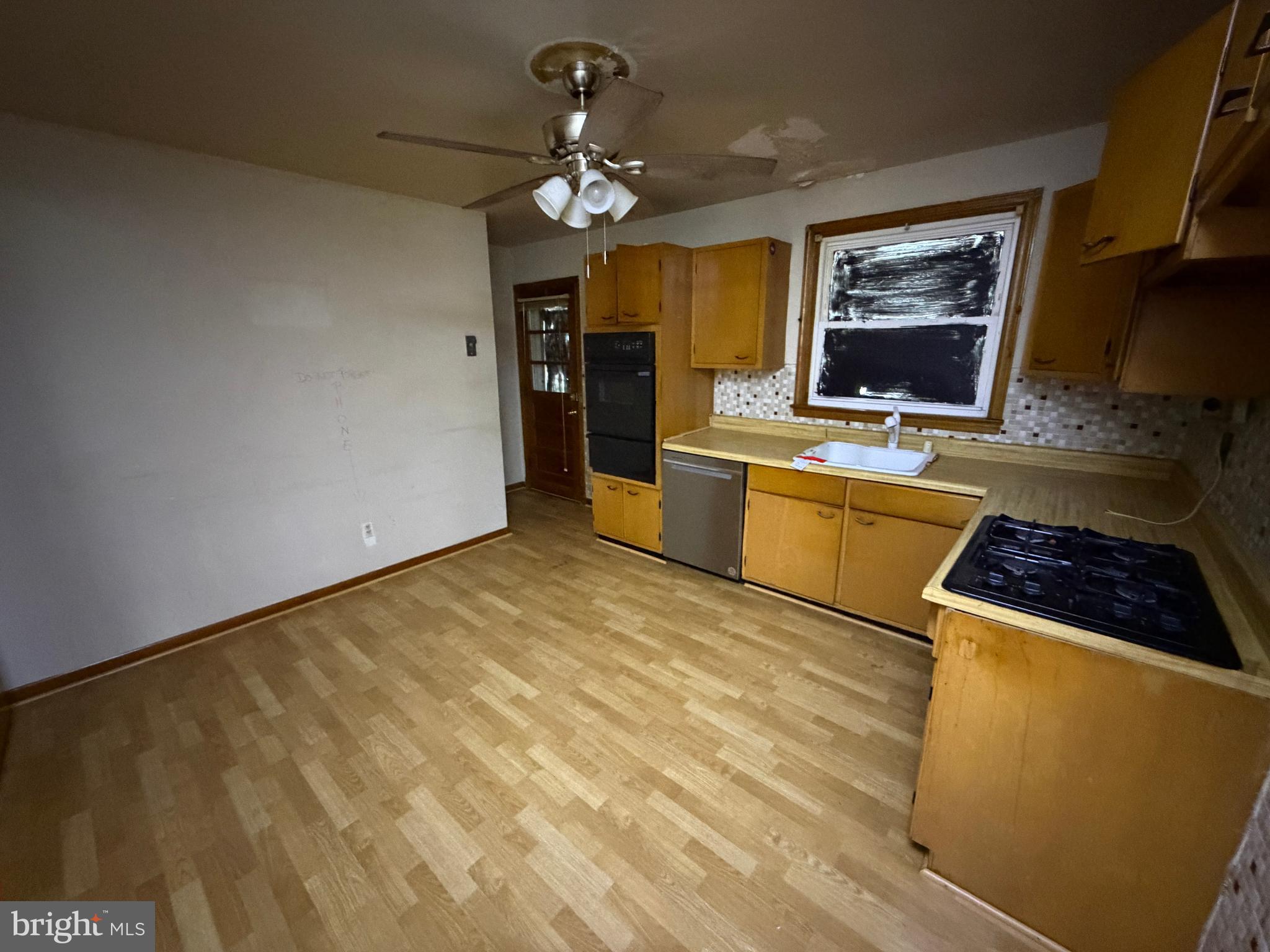 GUILFORD MANOR - Residential