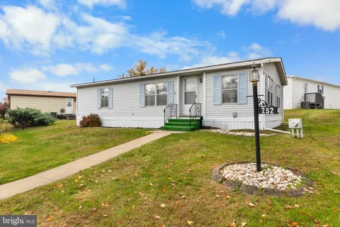 252 Fawn Valley Court, North Wales, PA MLS: PAMC2159940