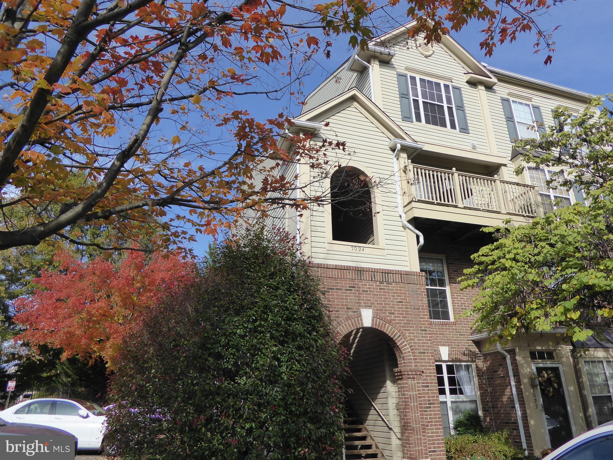 7024 Metrpolitan Place Falls Church VA 22043........Spacious open 2 BR/2.5 Bath Townhouse style condo, close to West Falls Church Metro. Desirable open concept floor plan with hardwood floors, Two large bedrooms with with deep walk-in closets, tray ceilings. Renovated Kitchen with Granite, Stainless Steel Appliances, Subway tile back-splash. Close to Shops, Restaurants, and most major routes. Online application & rent payments. Minutes into DC, Pentagon, Potomac River. Pets considered on a case by case basis.
