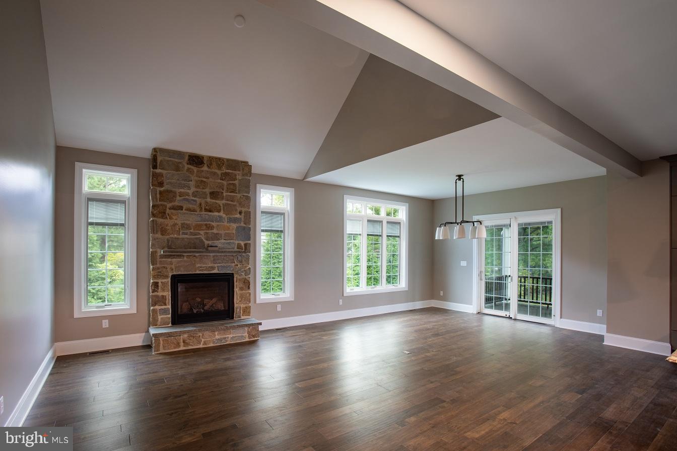 1222 COULEE WAY