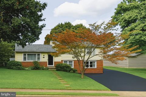 Photo of 113 E Woodland Drive, MECHANICSBURG, PA 17055 (MLS # PACB2050636)