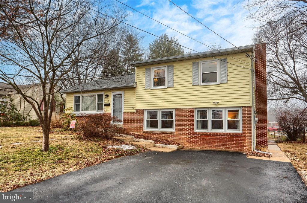 Photo of 113 E Woodland Drive, MECHANICSBURG, PA 17055 (MLS # PACB2050636)