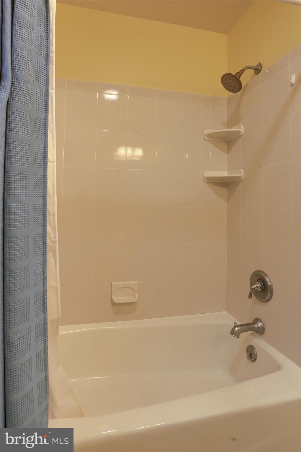 WYNNEWOOD PARK - Residential