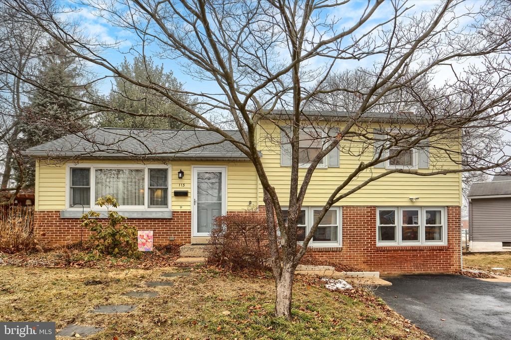 Photo of 113 E Woodland Drive, MECHANICSBURG, PA 17055 (MLS # PACB2050636)