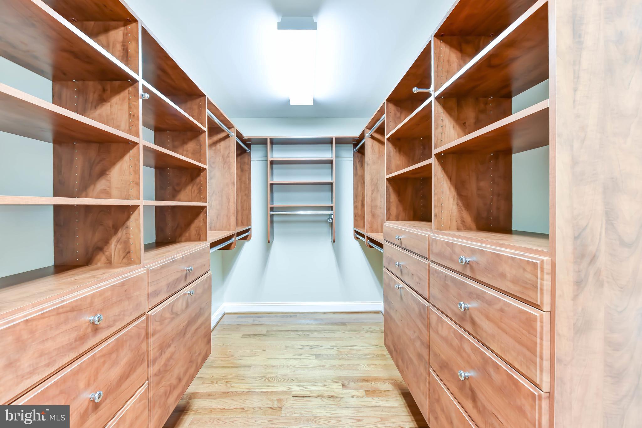 LAUREL HILL LANDBAY - Residential