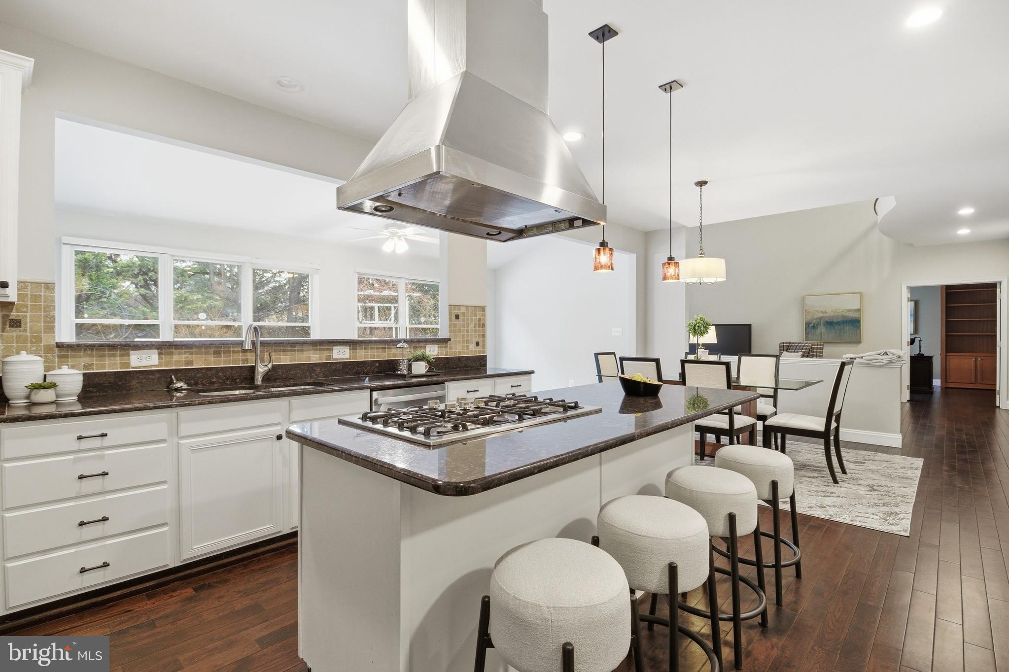 OAKTON RIDGE - Residential