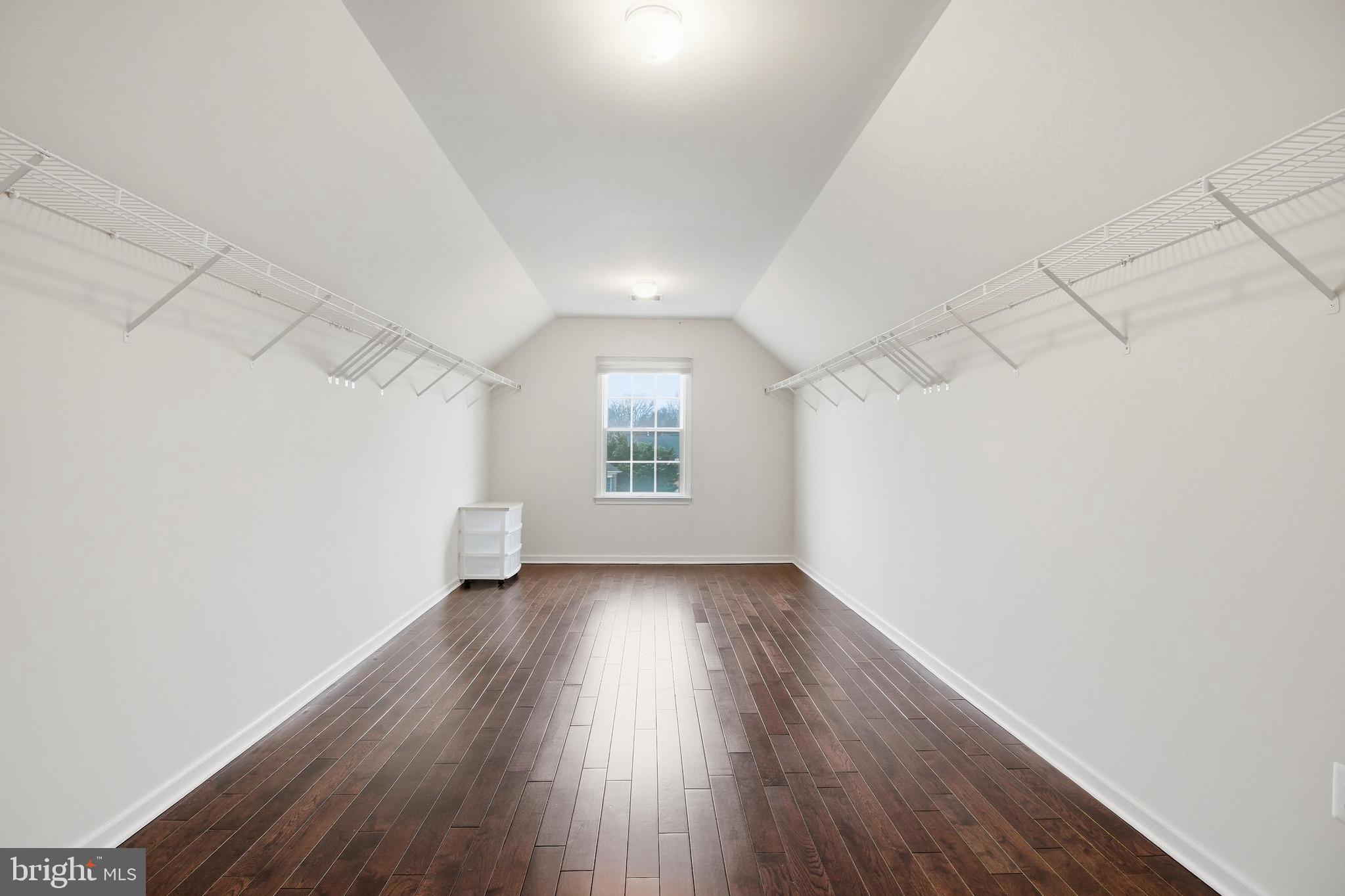 OAKTON RIDGE - Residential