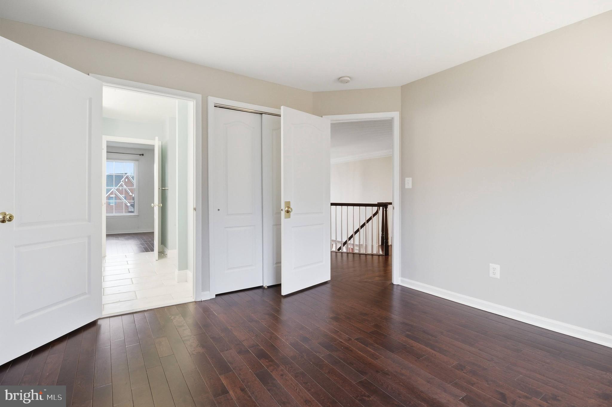 OAKTON RIDGE - Residential