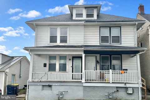 Townhouse For Sale - 218 W Franklin Street<br/> WOMELSDORF, PA 19567