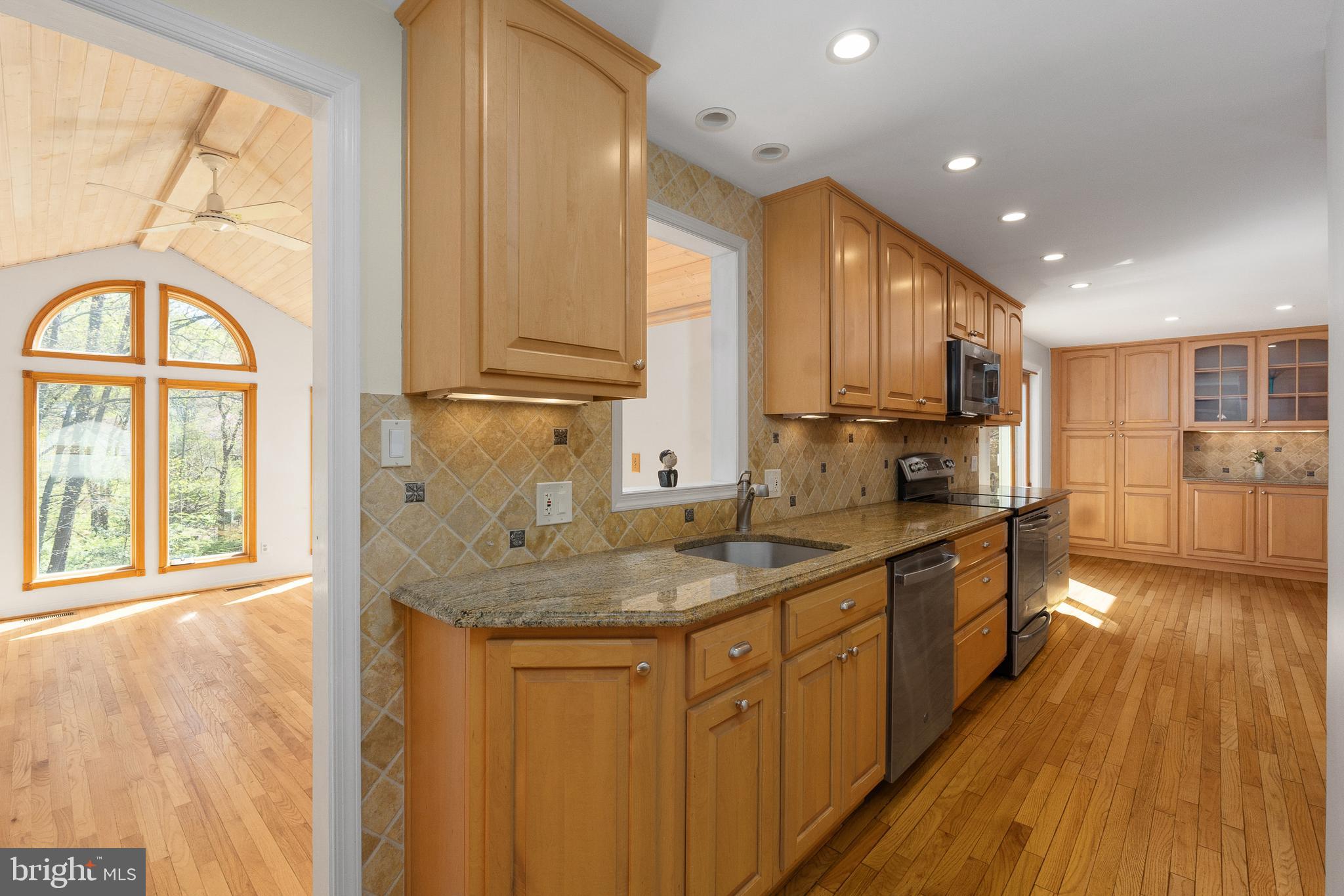 RESTON - Residential