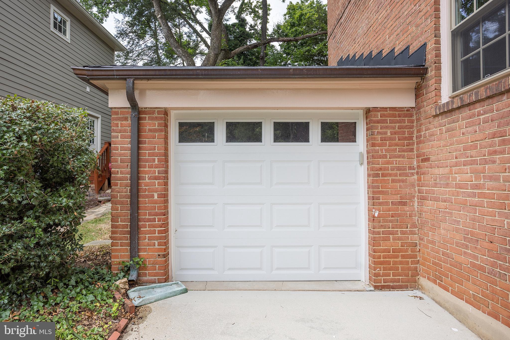 LOCUST HILL ESTATES - Residential