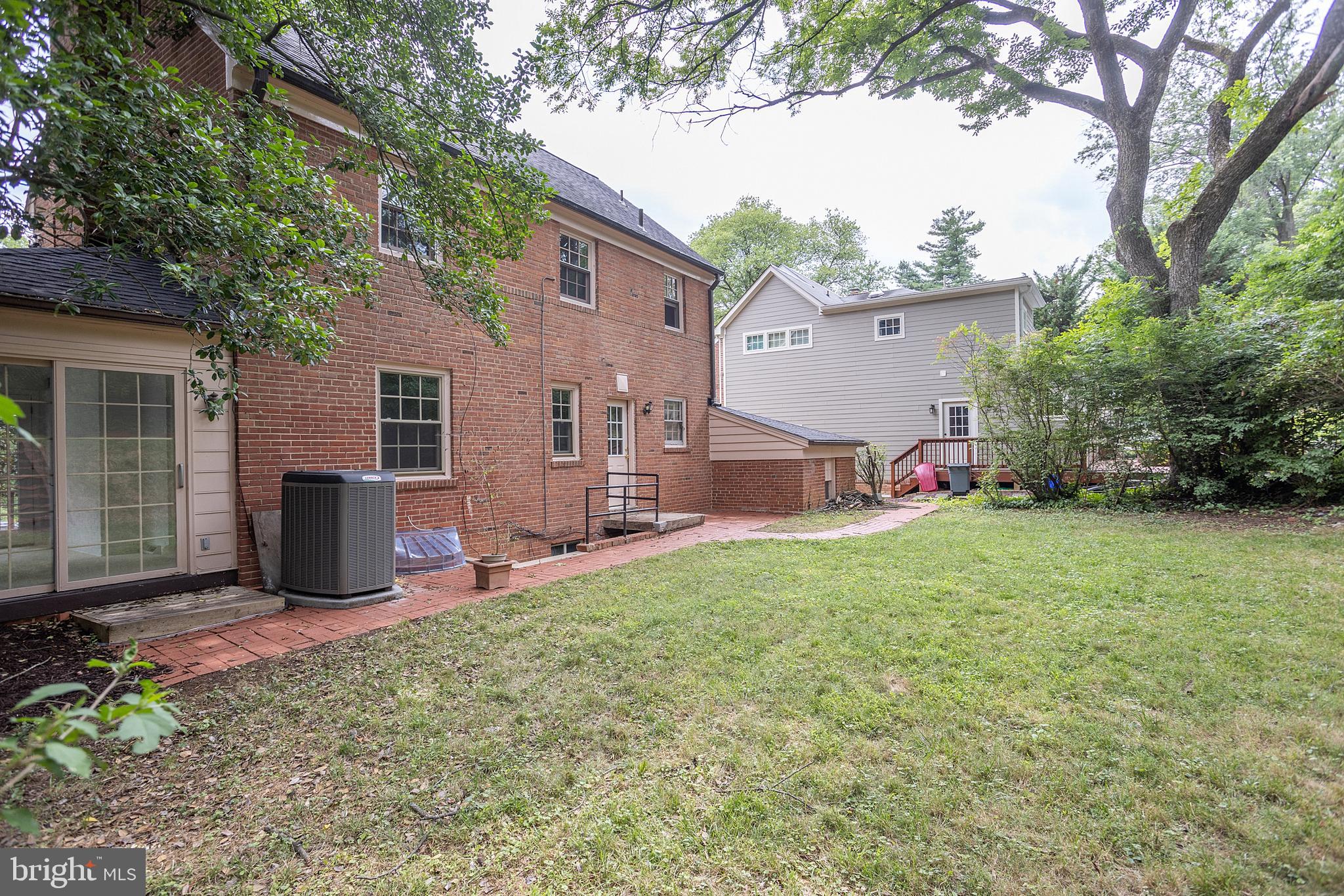 LOCUST HILL ESTATES - Residential