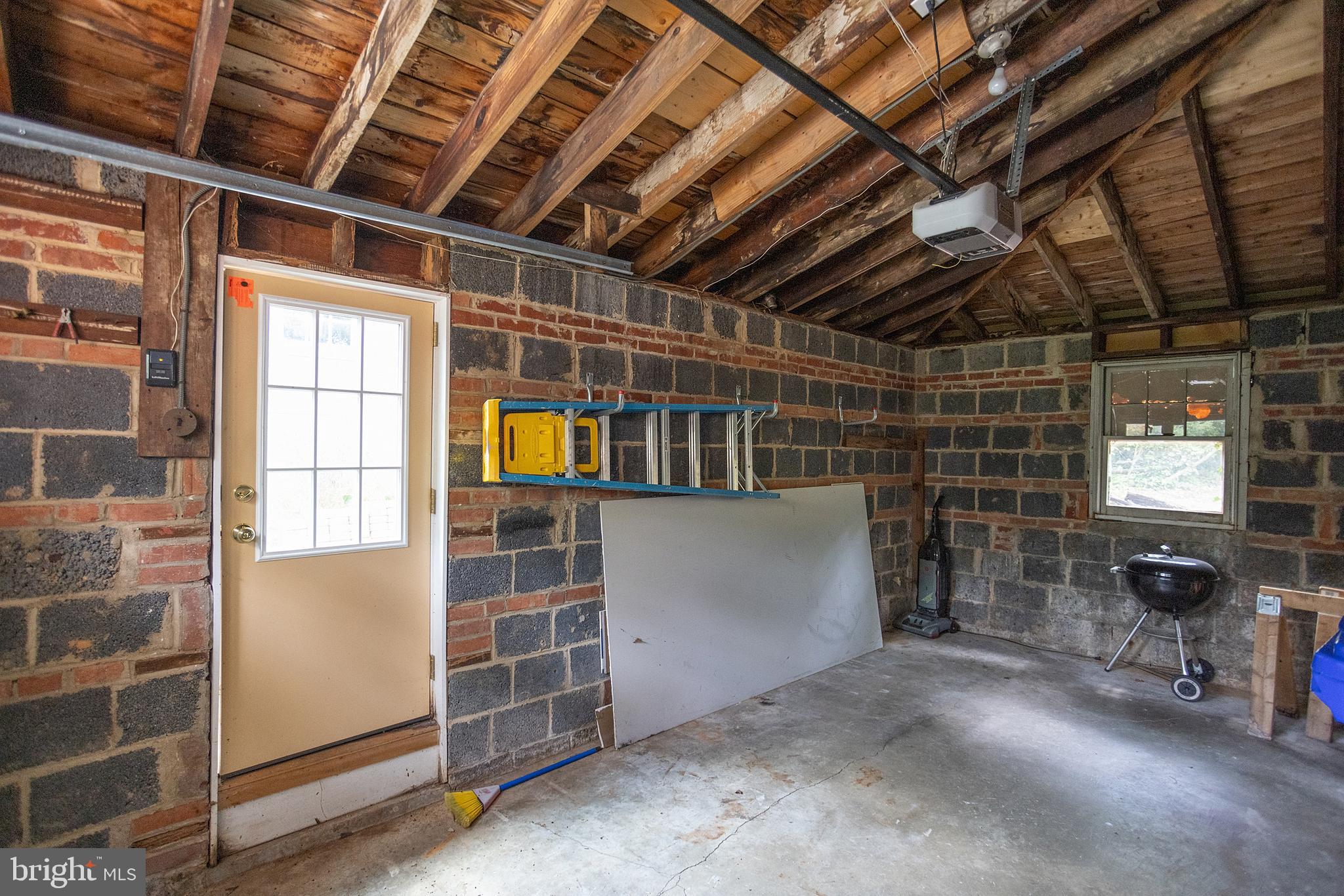 LOCUST HILL ESTATES - Residential