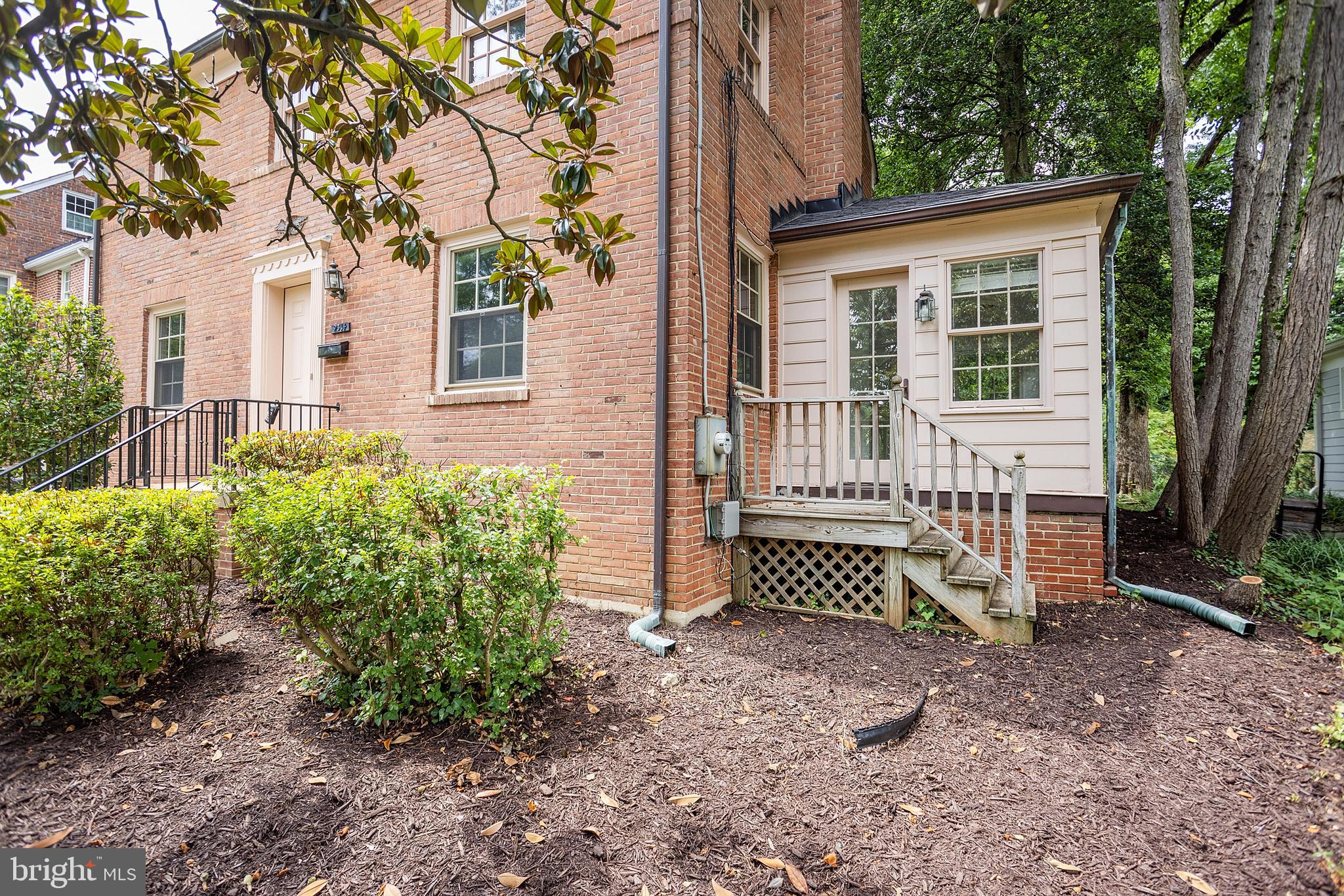 LOCUST HILL ESTATES - Residential