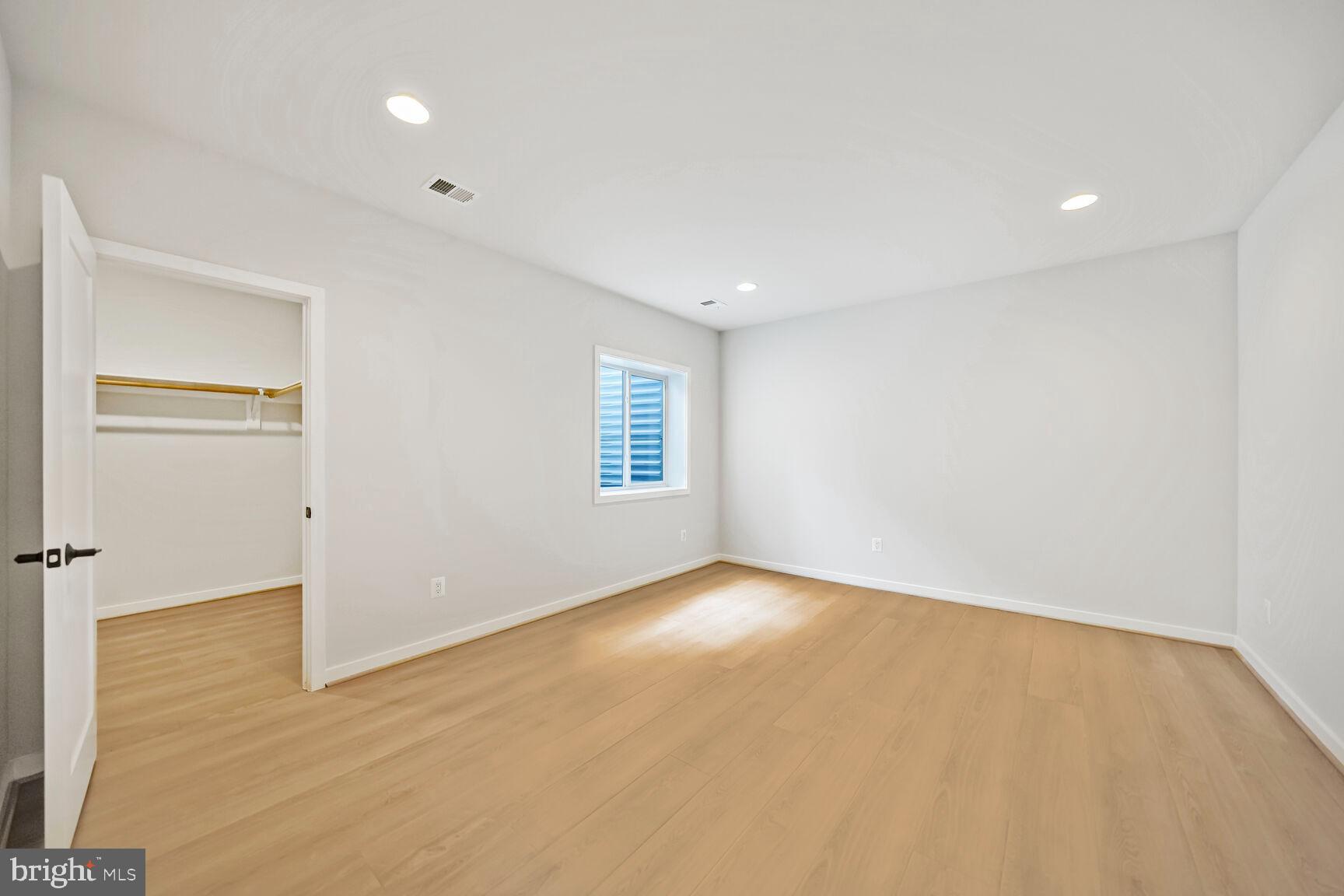 STUART MILL - Residential