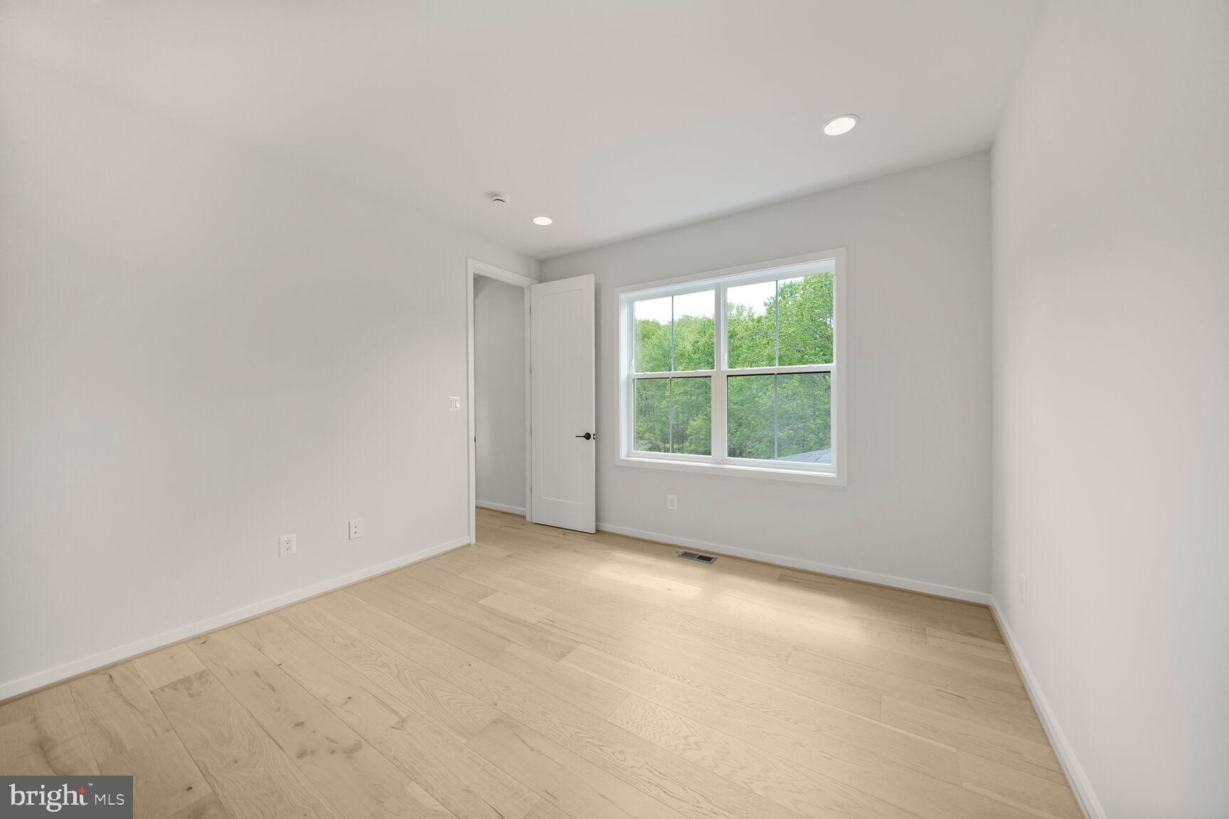 STUART MILL - Residential