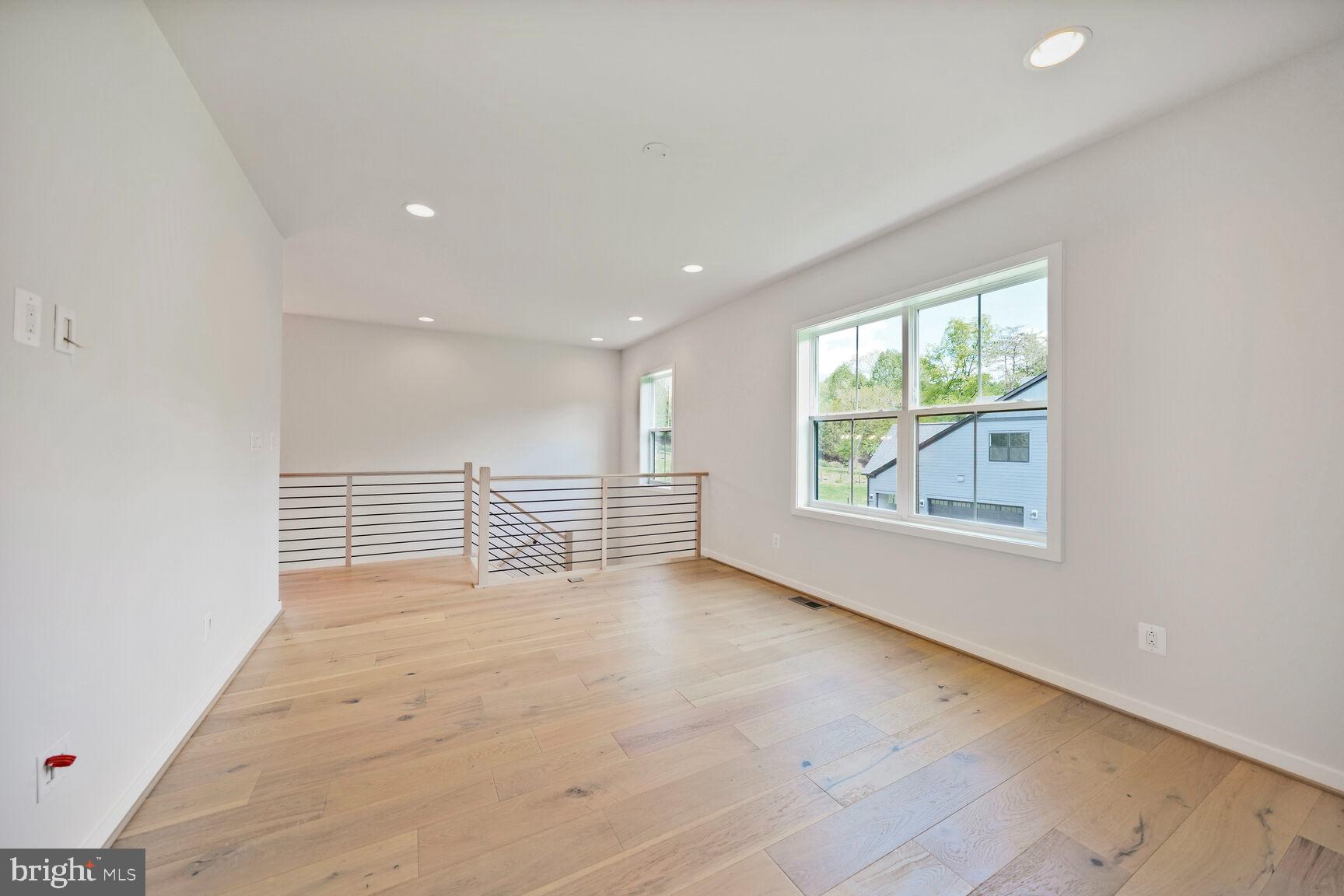 STUART MILL - Residential