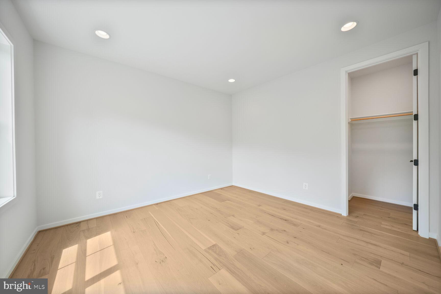 STUART MILL - Residential