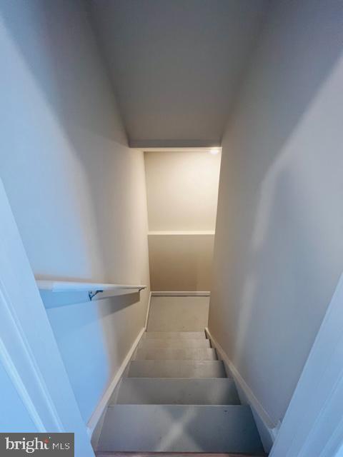 SENSENY VILLAGE - Residential Lease