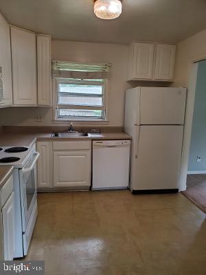 BROYHILLS MCLEAN ESTATES - Residential Lease