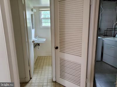 BROYHILLS MCLEAN ESTATES - Residential Lease