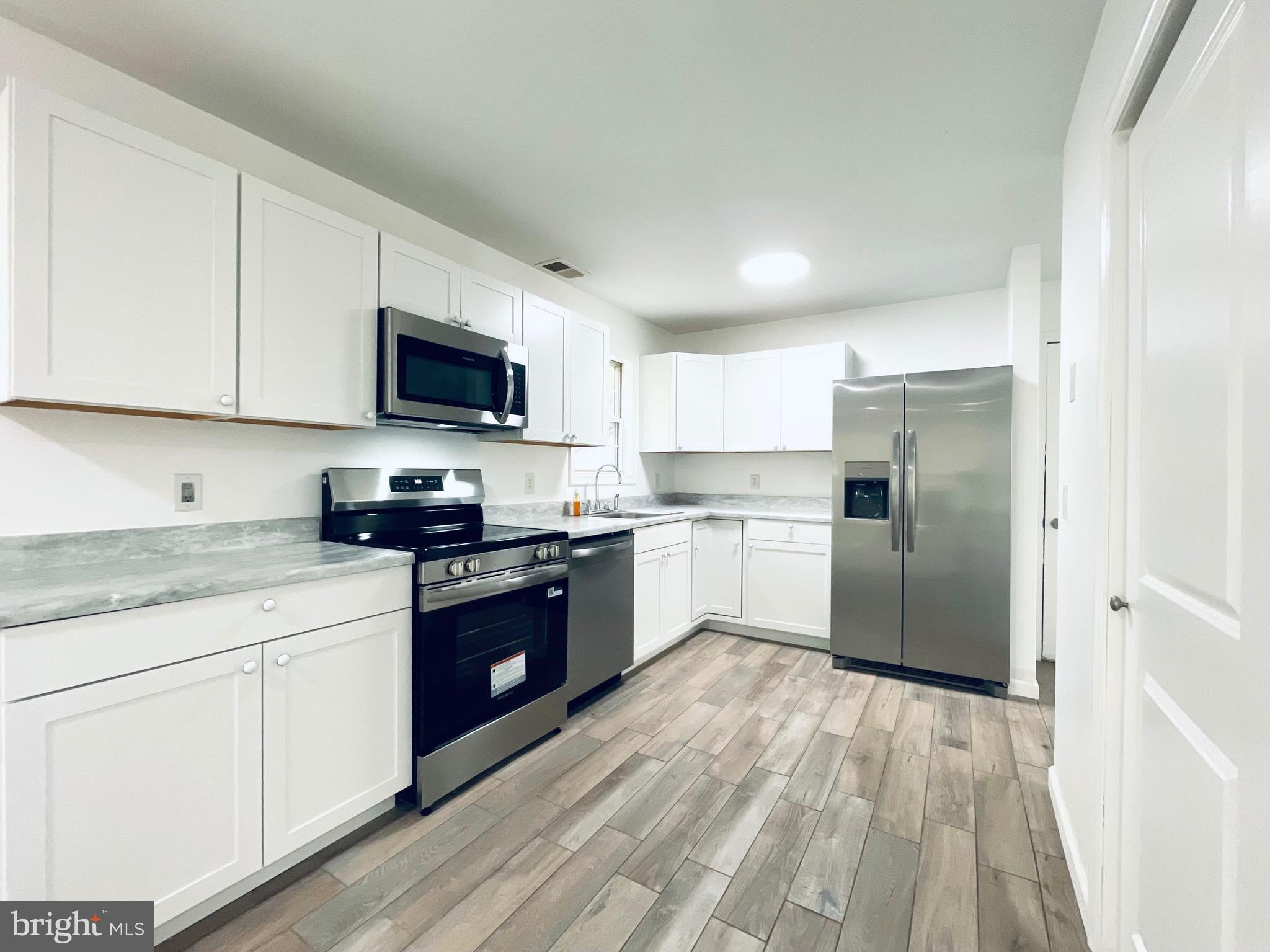1226 COUNTRY PLACE DRIVE