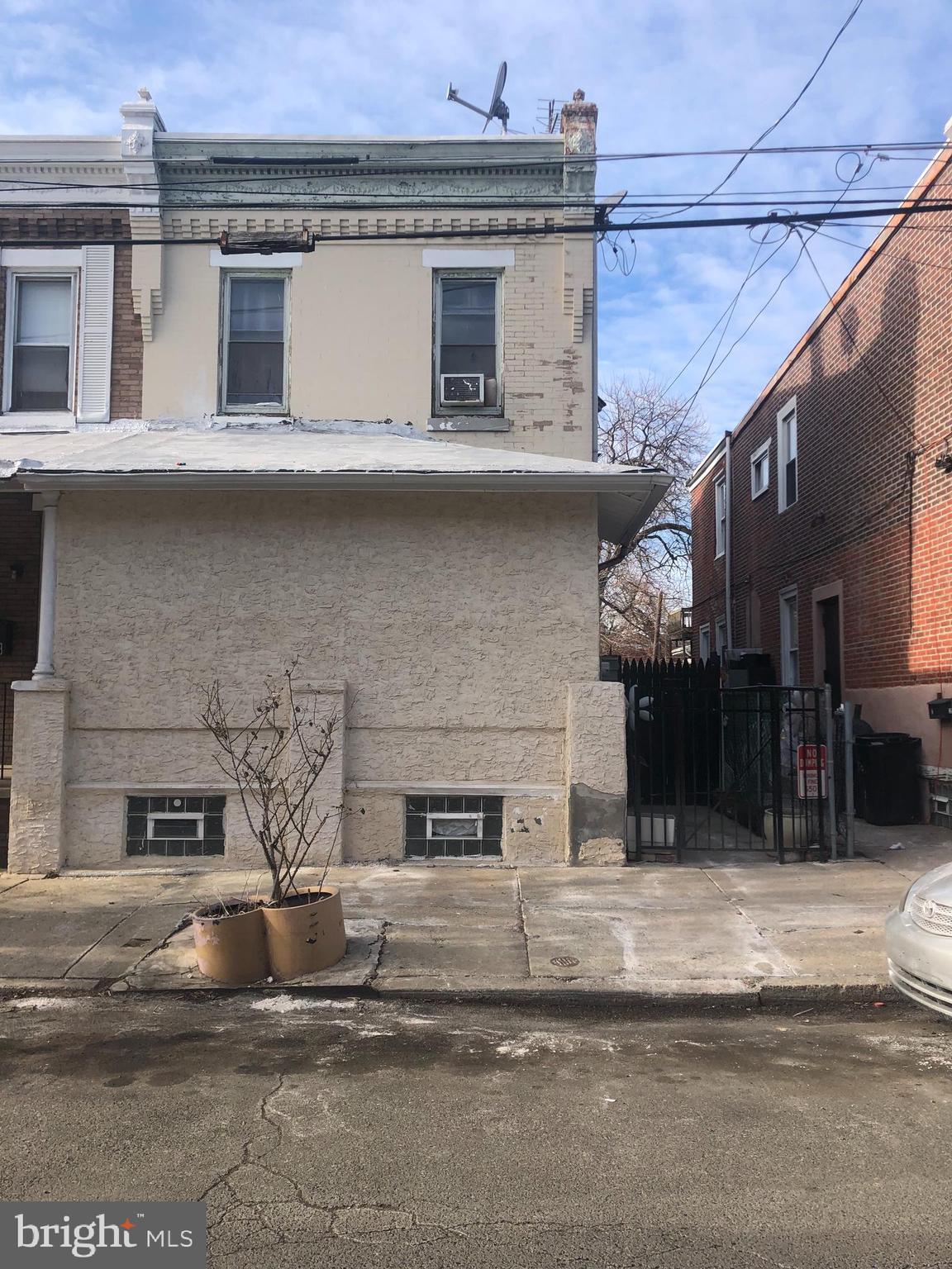 Exciting Investment Opportunity in the Heart of Frankford!
Presenting a fantastic property that combines both charm and potential. This spacious 4-bedroom, 1-bathroom home is perfect for investors or homeowners seeking versatility.
Situated in the rapidly growing and up-and-coming Frankford area, this home sits on a large lot with plenty of room for outdoor enjoyment. Inside, you'll find high ceilings, creating a sense of openness and airiness. The property offers a move-in-ready space while leaving plenty of opportunity for customization.
Whether you're looking for a smart investment or a home with endless potential, this property offers the best of both worlds. Don’t miss out on the chance to secure a piece of Frankford’s bright future. Home sold As-Is. Schedule a showing today!